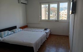 Room With Private Toilet And Terrace In City Center In Shared Apartment