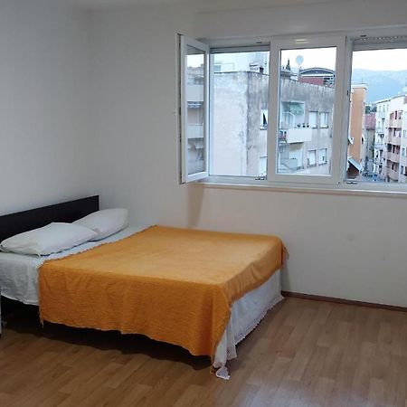 Room With Private Toilet And Terrace In City Center In Shared Apartment Spalato Esterno foto